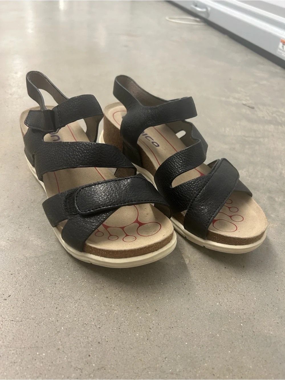 Bionica Woman's Ankle Strap Black Leather Platform Wedge Sandal Size 9